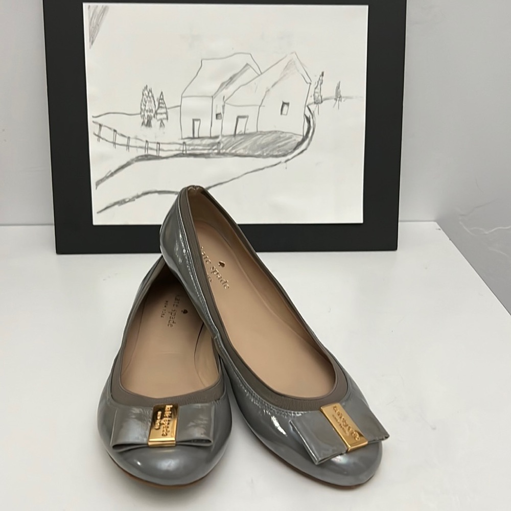 Kate Spade Tock Bow Ballet Flats in Lite Grey Patent Leather Women’s Size 7.5